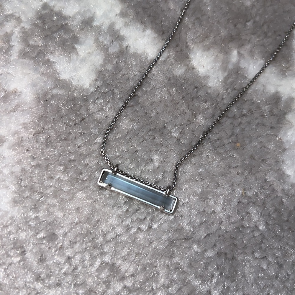 Kendra Scott necklace comes with bag